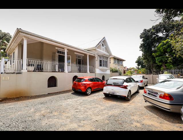 350M² BUILDING FOR SALE IN ESSENWOOD